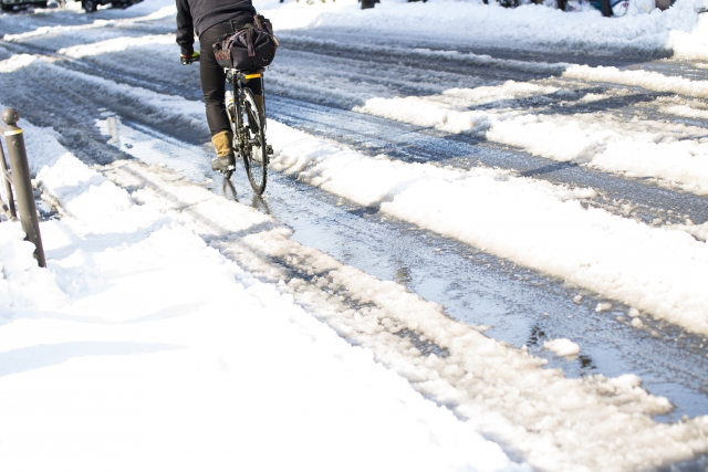 自転車で雪道を走行する時にどのぐらいからチェーンが必要 どこで売ってるの